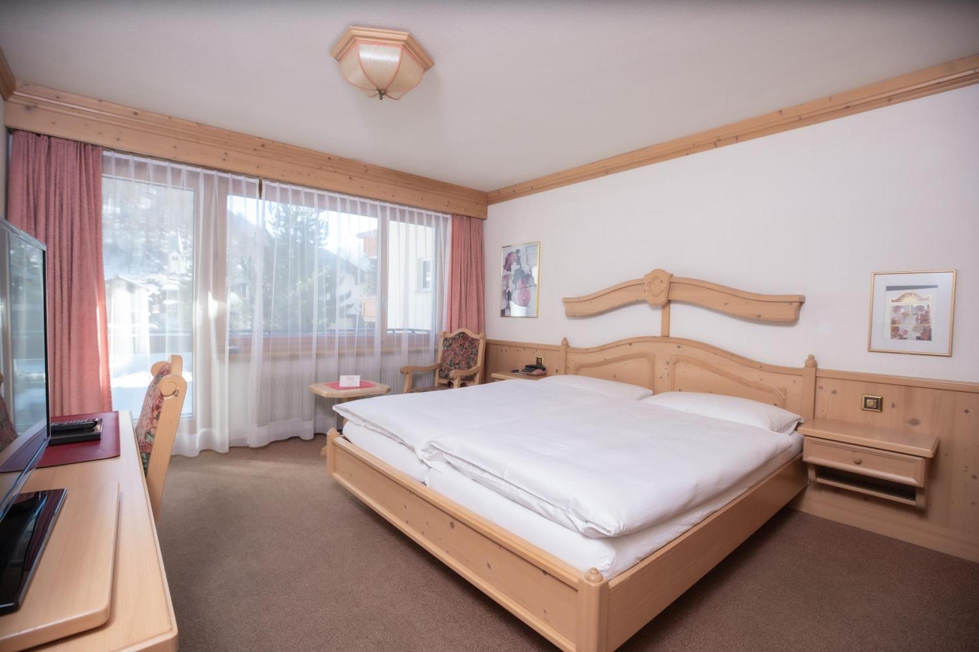 Hotel Alpenhof Saas-Almagell Esterno foto
