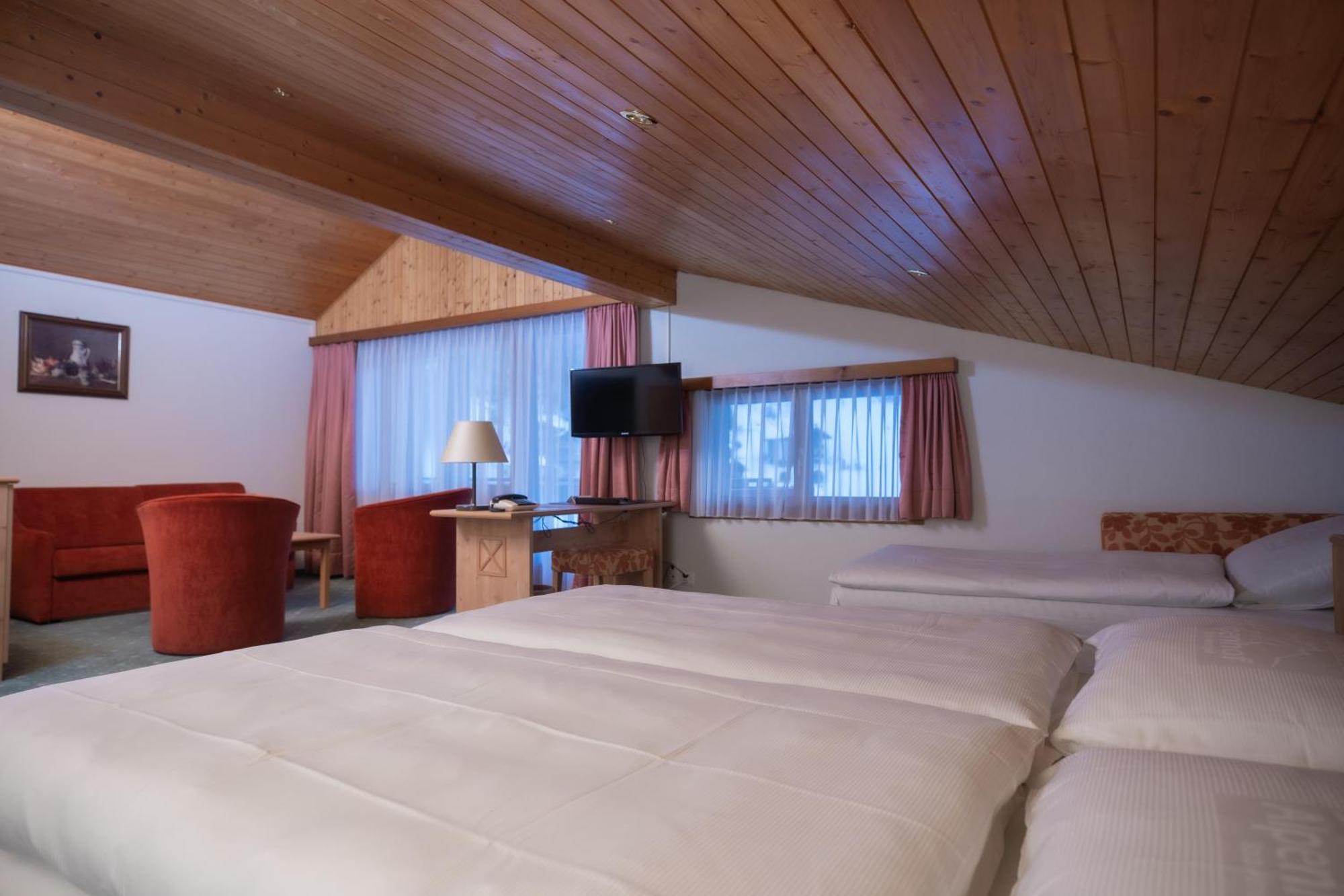 Hotel Alpenhof Saas-Almagell Esterno foto