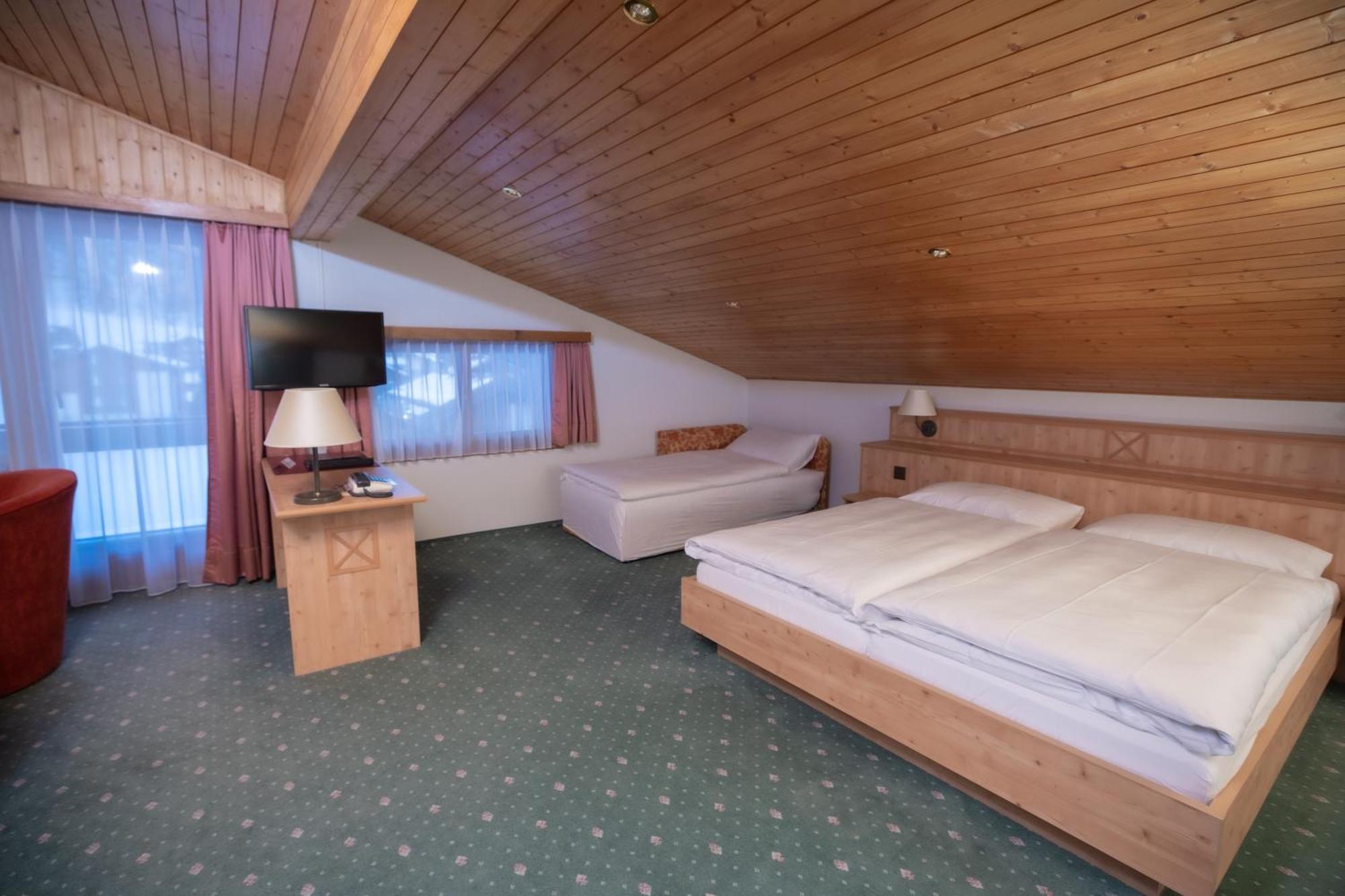 Hotel Alpenhof Saas-Almagell Esterno foto