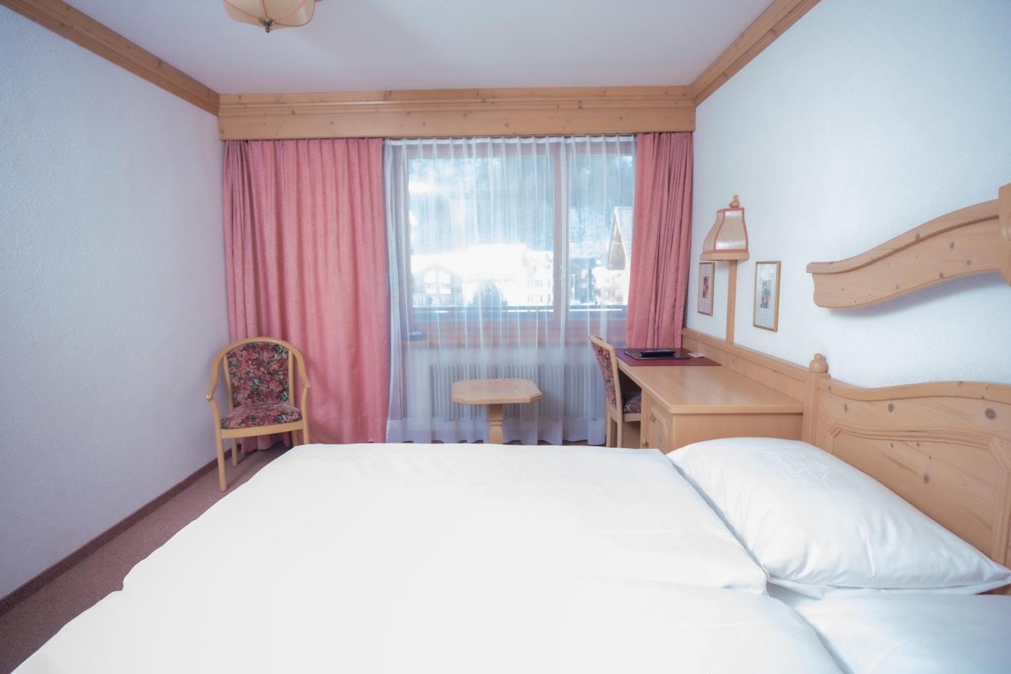 Hotel Alpenhof Saas-Almagell Esterno foto